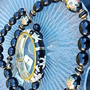 Gift Ideas Vintage   Beautiful floral Necklace and Bracelet (2 pieces)